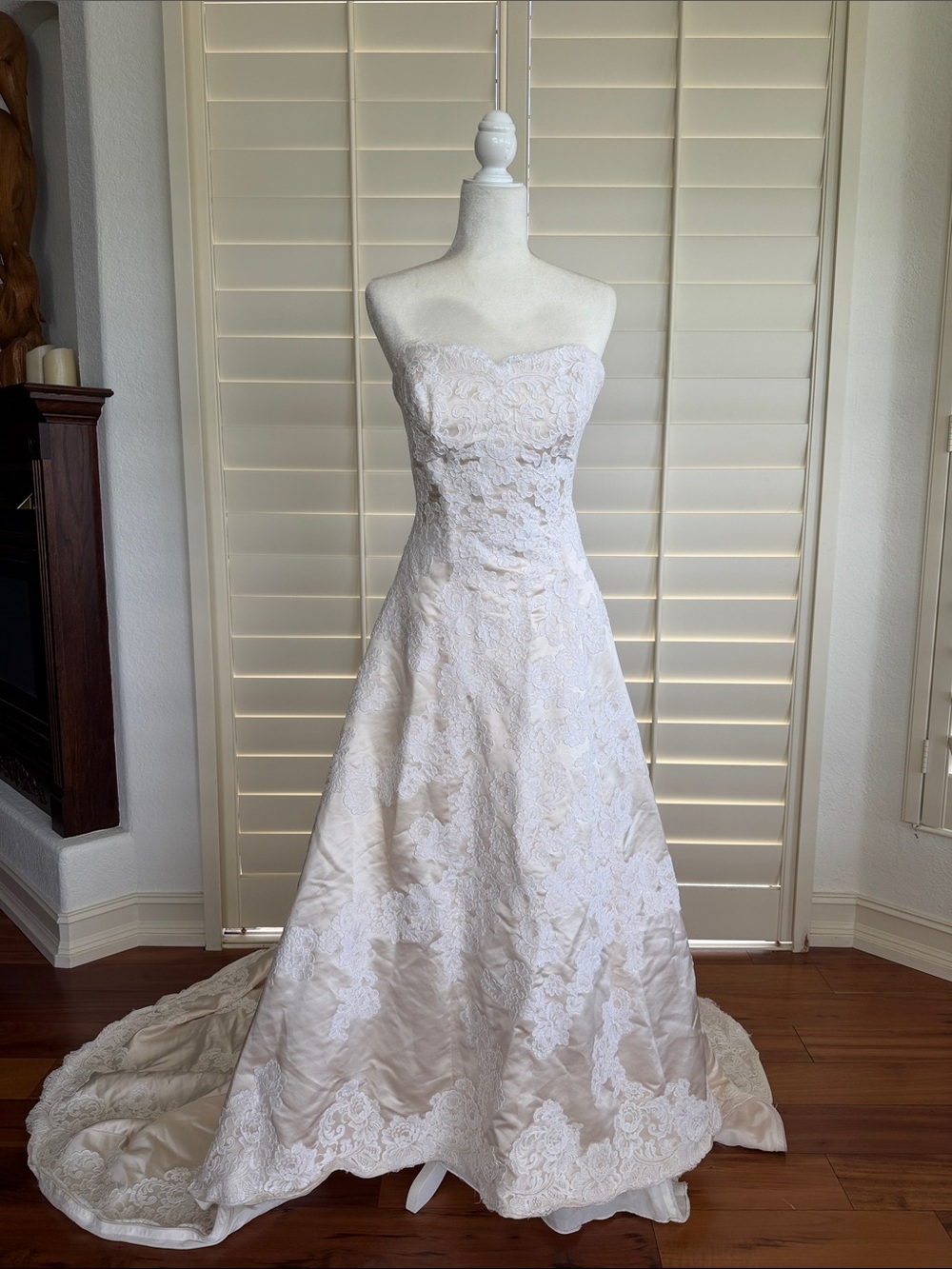 Ivory & White Lace Strapless A-Line Wedding Dress - Bridal Gown w/ train S
